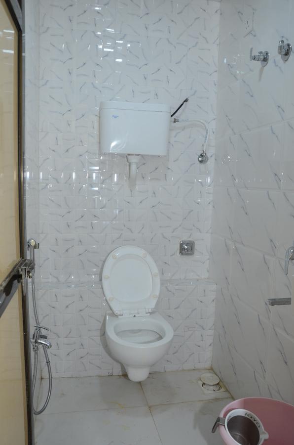 The United Hotel Mumbai Exterior photo